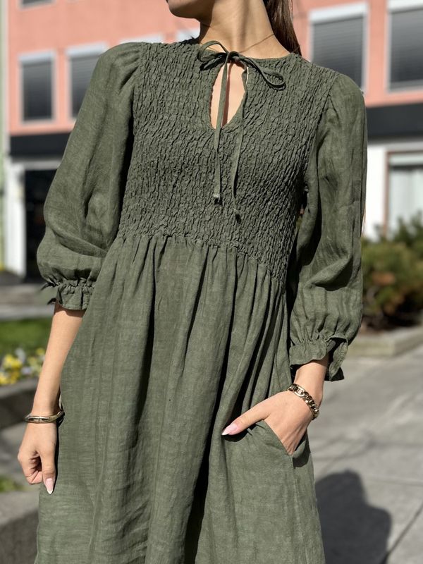 Ella Smock kjole i Lin fra Rah Oslo